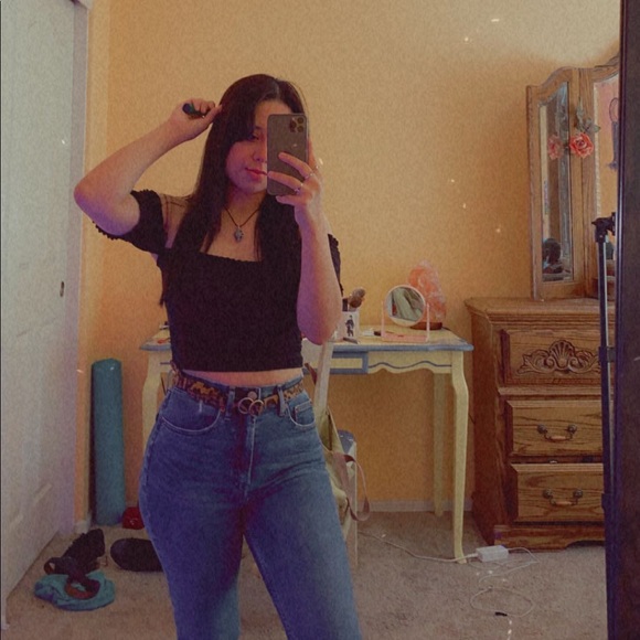 Meet your Posher, Hailey - Picture 1 of 1